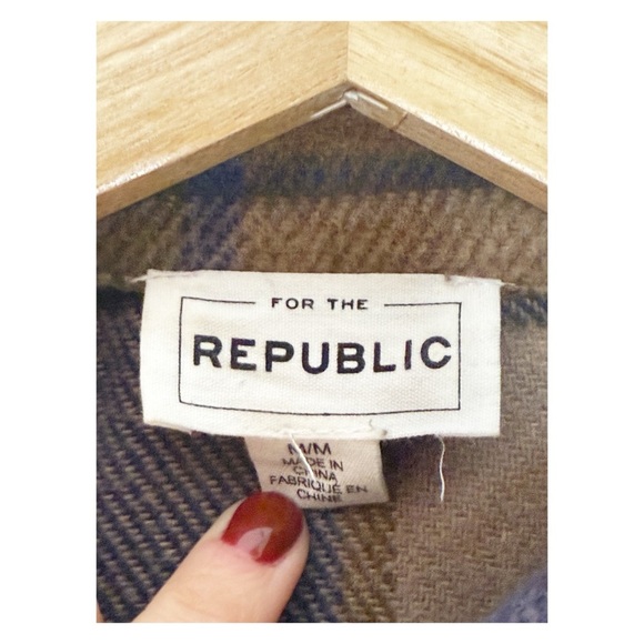 For the Republic Cropped Plaid Shirt Jacket – Size M - Picture 4 of 9